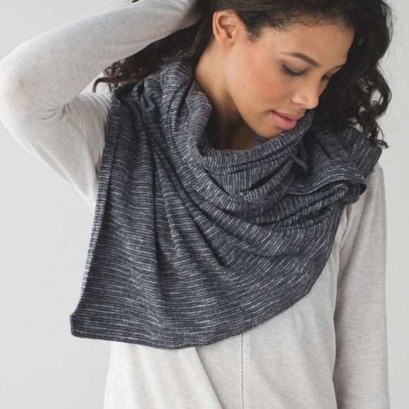 lululemon athletica Accessories - Lululemon Vinyasa Scarf

Coco Pique Black White